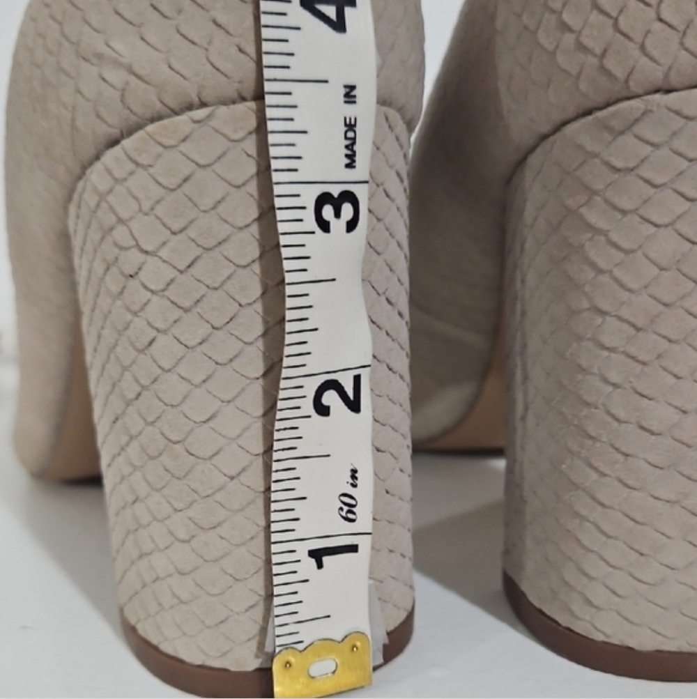 EUC Steve Madden Women's Beige Textured Heels pointed-toe heeled shoe - Picture 6 of 8